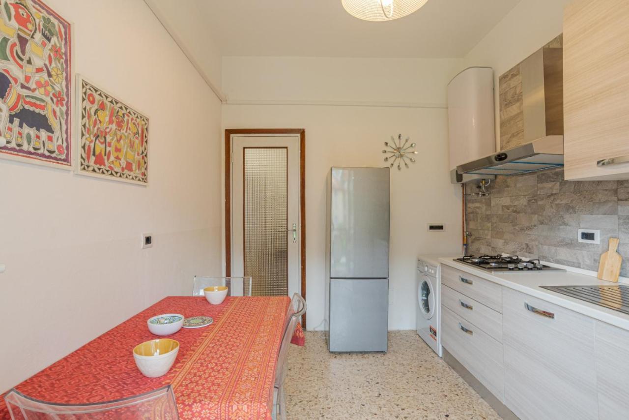 Lovely & Quiet Apartment - With Balcony & Parking Como Luaran gambar