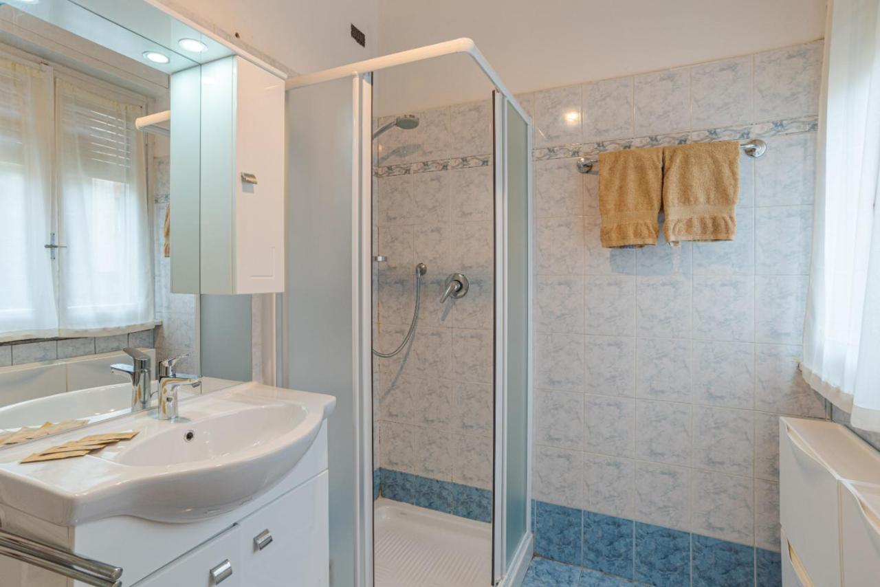 Lovely & Quiet Apartment - With Balcony & Parking Como Luaran gambar