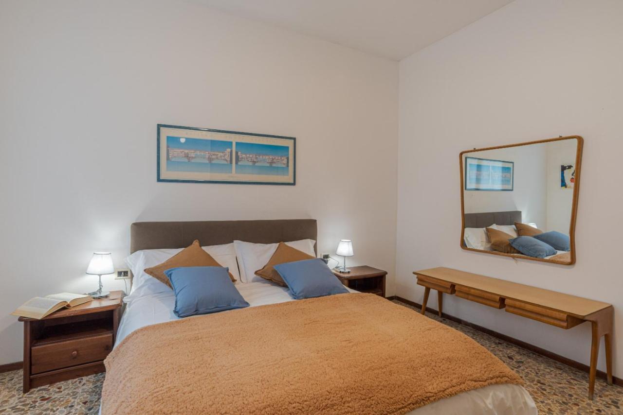 Lovely & Quiet Apartment - With Balcony & Parking Como Luaran gambar